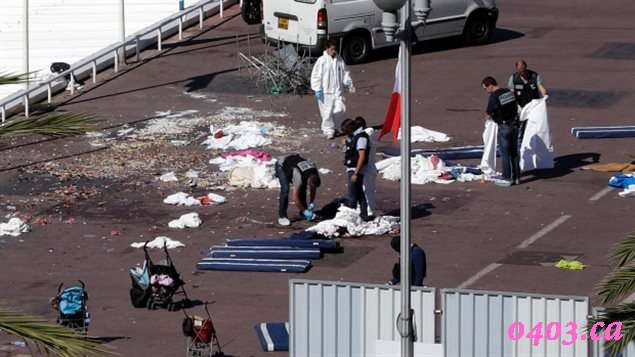 法国尼斯恐袭现场死伤狼藉
