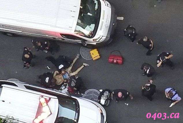 手无寸铁非裔男举手投降仍遭警察击毙